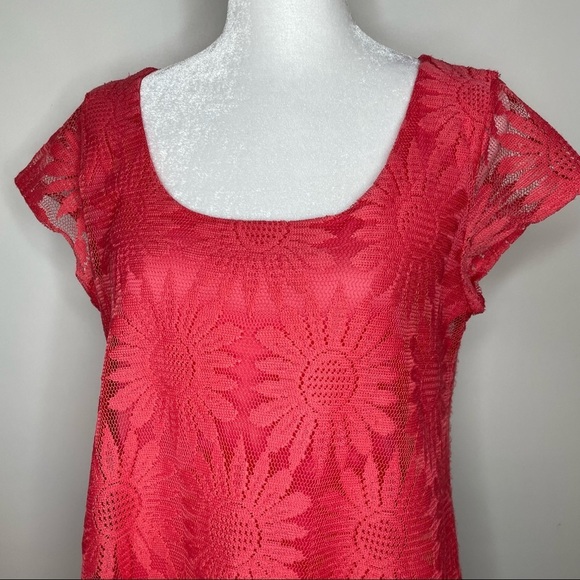 Socialite Lace Overlay Dress Size M Coral Pink Shift Cap Sleeves Scoop Neck - Picture 9 of 10